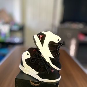 Jordan Max Aura (PS) Boys size 11.5 C